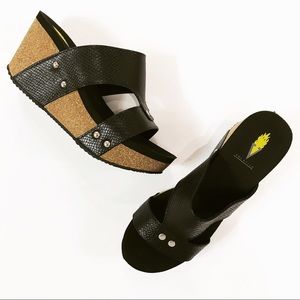 Volatile Cassia black wedge